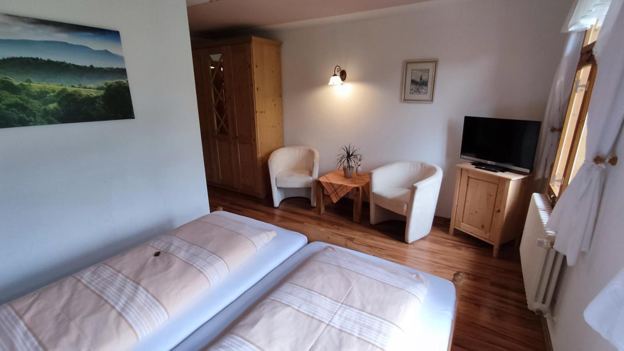 Berggasthaus & Pension Schoene Aussicht 클링겐터 외부 사진