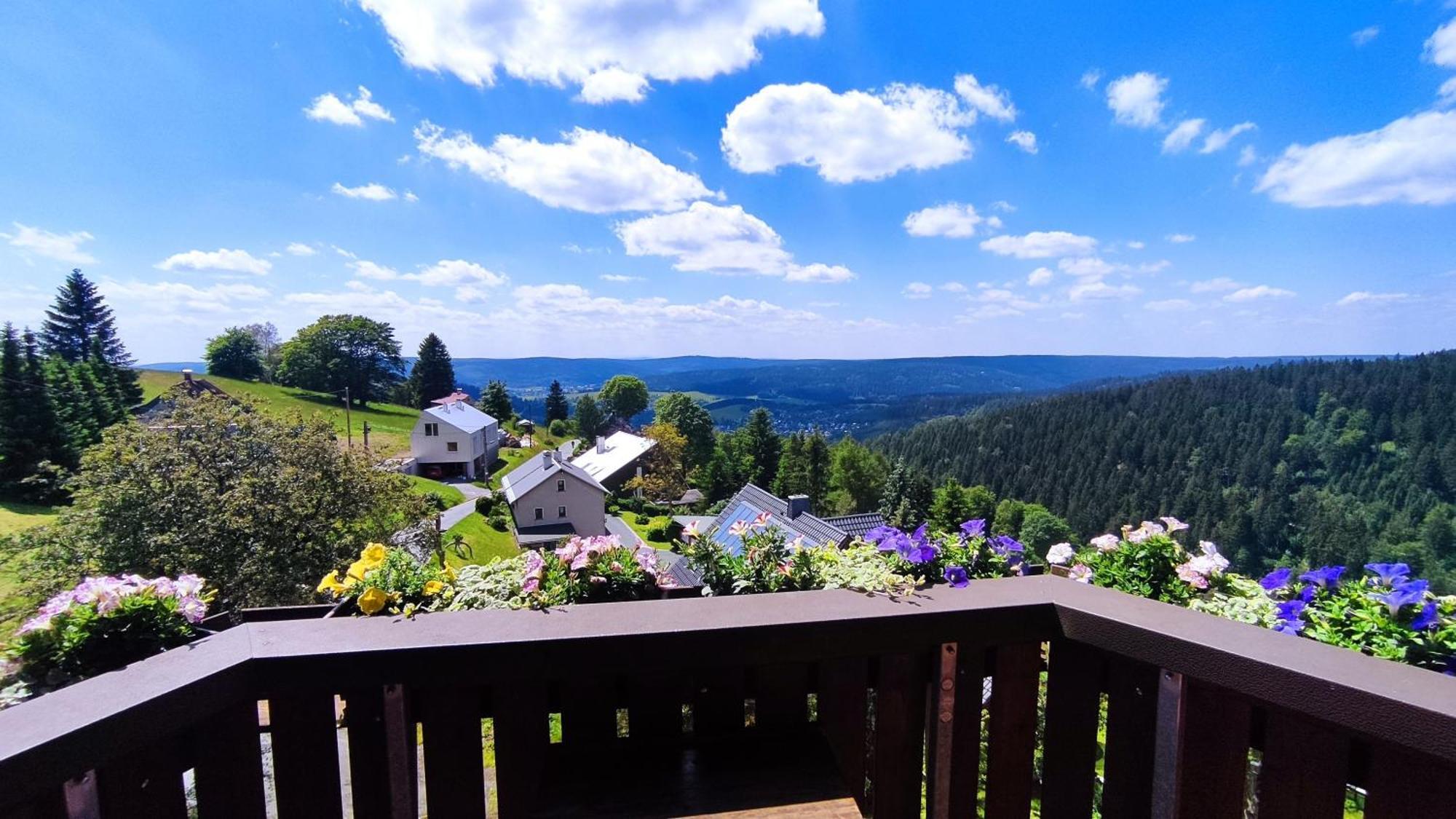 Berggasthaus & Pension Schoene Aussicht 클링겐터 외부 사진